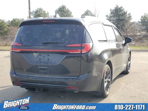 Used 2021 Chrysler Pacifica Touring-L w/ Uconnect Theater Family Group image 4