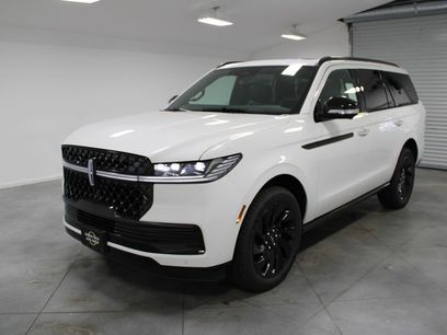 New 2025 Lincoln Navigator Reserve w/ Jet Appearance Package