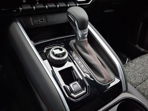 Used 2025 Chevrolet Colorado Z71 image 14