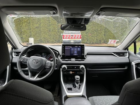 Used 2022 Toyota RAV4 XLE image 14
