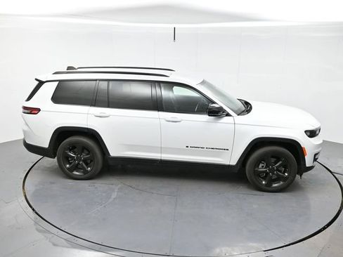 Used 2023 Jeep Grand Cherokee L Laredo image 24