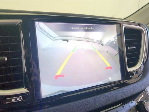 Used 2023 Chrysler Pacifica Touring-L FWD image 29
