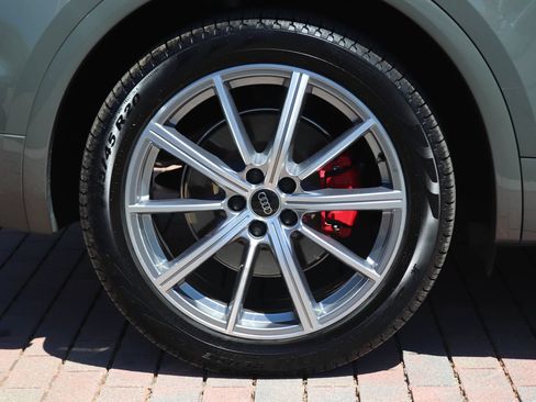 Certified 2025 Audi Q5 e Premium Plus w/ Premium Plus Package AWD/4WD image 10