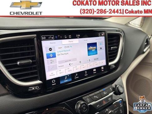 Used 2023 Chrysler Pacifica Touring-L FWD image 20