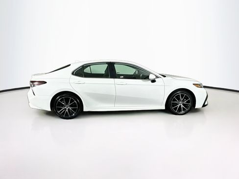 Used 2024 Toyota Camry SE FWD image 10
