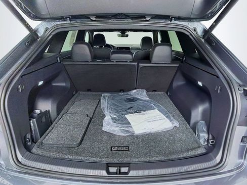 Used 2025 Volkswagen Atlas Cross Sport SEL R-Line image 28