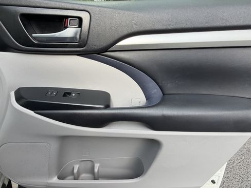 Used 2018 Toyota Highlander XLE FWD image 43