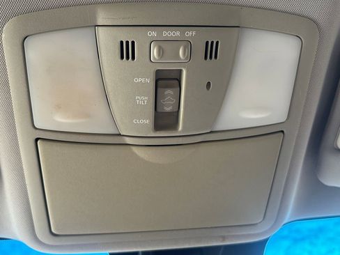 Used 2011 Nissan Murano LE w/ Navigation Pkg image 16