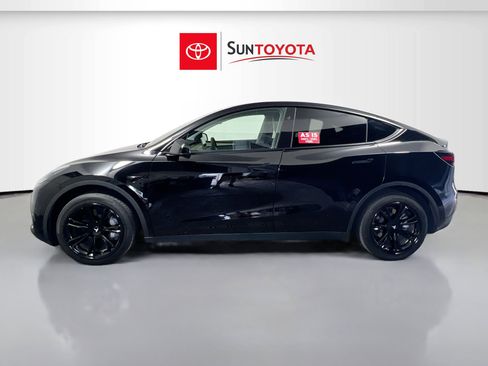 Used 2024 Tesla Model Y 2WD image 9