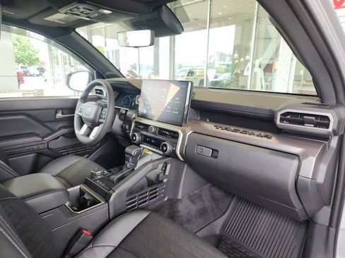 Used 2024 Toyota Tacoma TRD Off-Road w/ TRD Off Road Premium Package AWD/4WD image 30