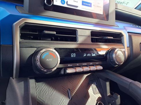 Certified 2025 Toyota Tacoma TRD Off-Road image 14