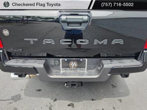 Used 2025 Toyota Tacoma TRD Sport AWD/4WD image 17