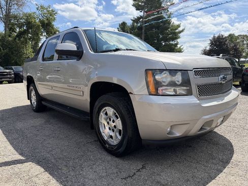 Used 2007 Chevrolet Avalanche LT AWD/4WD image 3