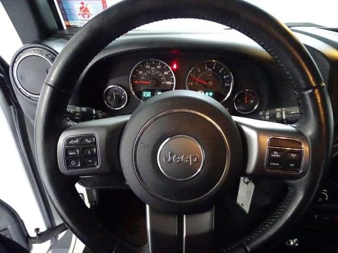 Used 2018 Jeep Wrangler Unlimited Sahara image 5