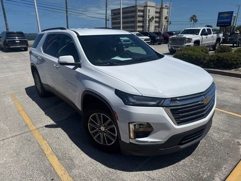Used 2023 Chevrolet Traverse LT image 1