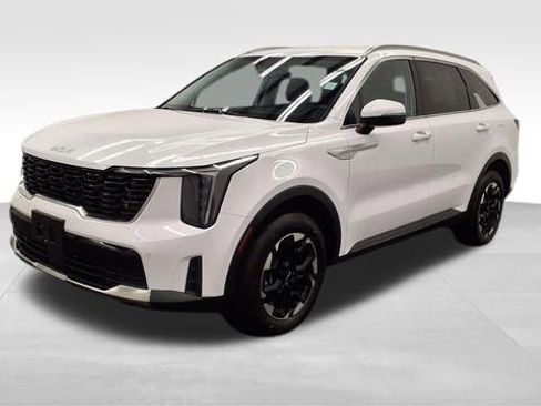 Used 2024 Kia Sorento S image 3