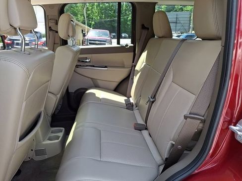 Used 2011 Jeep Liberty Limited w/ Tire & Wheel Group AWD/4WD image 12