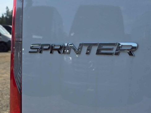 Used 2025 Mercedes-Benz Sprinter 2500 image 18