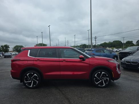Used 2023 Mitsubishi Outlander SE AWD/4WD image 3