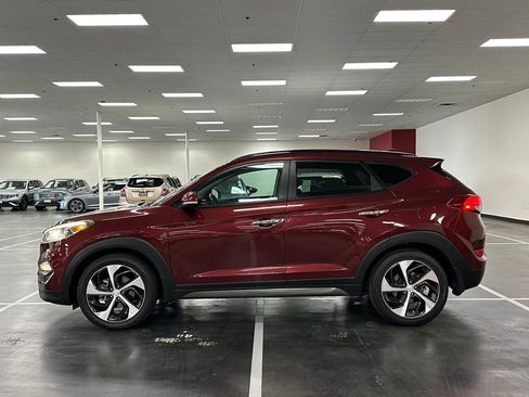 Used 2016 Hyundai Tucson Limited w/ Option Group 03 FWD image 4