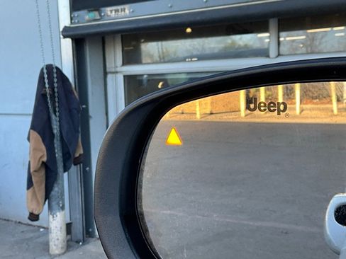 Used 2025 Jeep Compass Latitude image 19