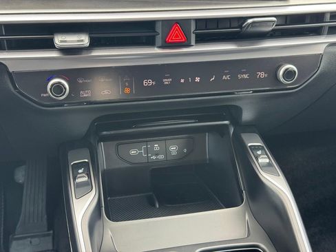 Used 2025 Kia Sorento EX w/ EX Panoramic Sunroof Package image 14