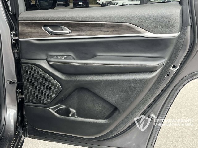 Used 2025 Jeep Grand Cherokee L Limited AWD/4WD image 29