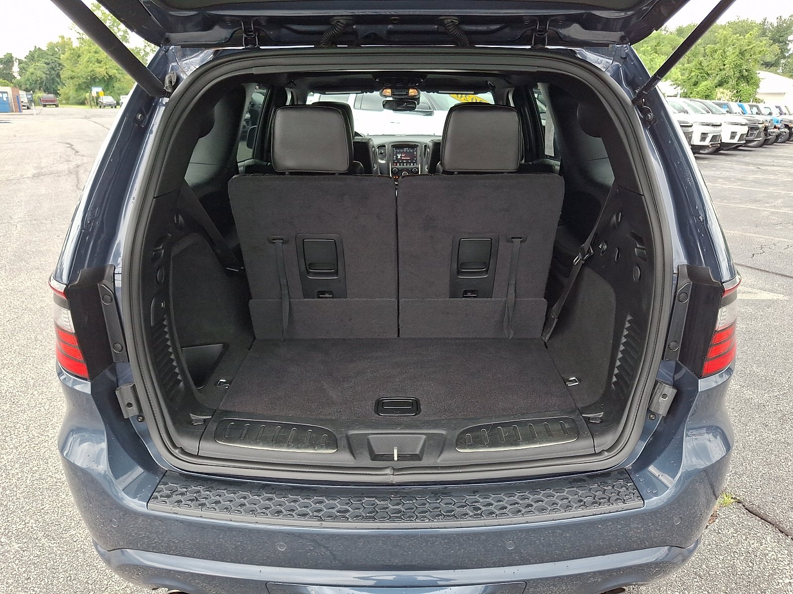 Used 2020 Dodge Durango R/T w/ Technology Group AWD/4WD image 30