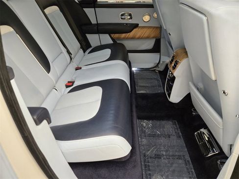 Certified 2019 Rolls-Royce Cullinan image 27