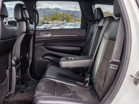 Used 2018 Jeep Grand Cherokee Altitude AWD/4WD image 8
