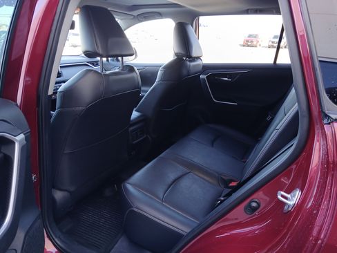 Used 2019 Toyota RAV4 Limited w/ Cold Weather Package image 9