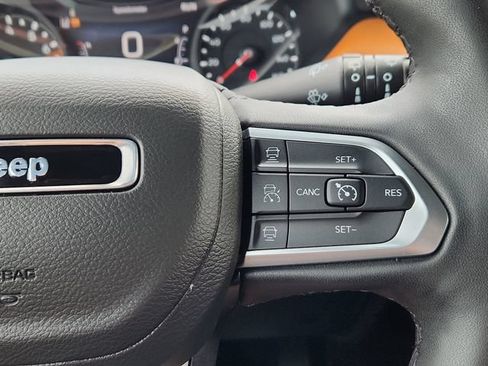 Used 2025 Jeep Compass Limited AWD/4WD image 38