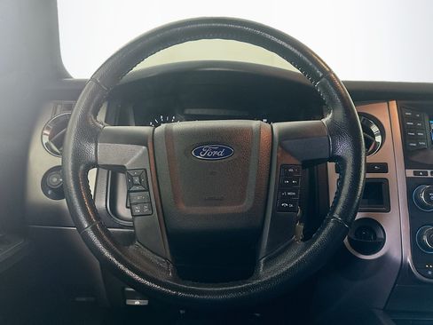 Used 2017 Ford Expedition XLT w/ Equipment Group 201A RWD image 17