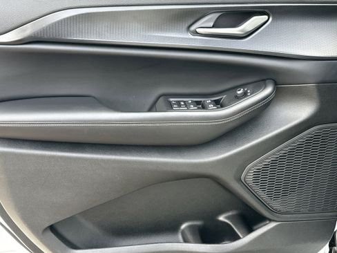 Used 2024 Jeep Grand Cherokee L Laredo image 10