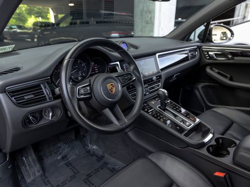 Certified 2023 Porsche Macan AWD/4WD image 4