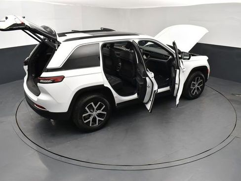 Used 2024 Jeep Grand Cherokee Limited image 30