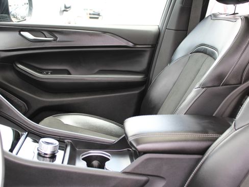 New 2025 Jeep Grand Cherokee Altitude RWD image 25