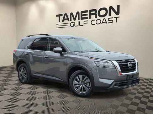 Used 2024 Nissan Pathfinder SV FWD image 1