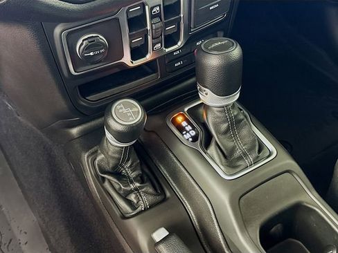 New 2025 Jeep Gladiator Sport image 19