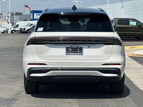 New 2026 Lincoln Nautilus Black Label w/ Jet Appearance Package AWD/4WD image 4