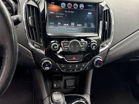 Used 2017 Chevrolet Cruze Premier FWD image 11