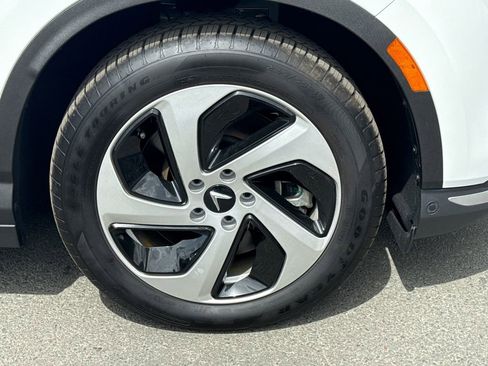 New 2025 VinFast VF 8 Eco AWD/4WD image 7