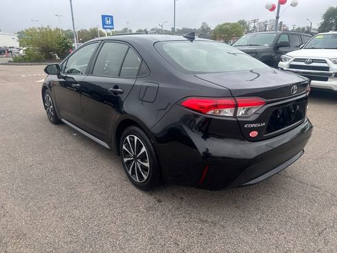 Used 2020 Toyota Corolla LE FWD image 5
