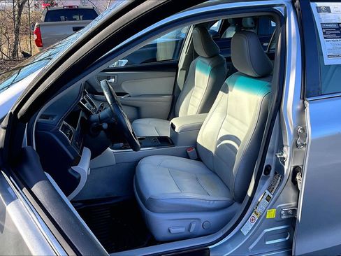 Used 2015 Toyota Camry XLE FWD image 9