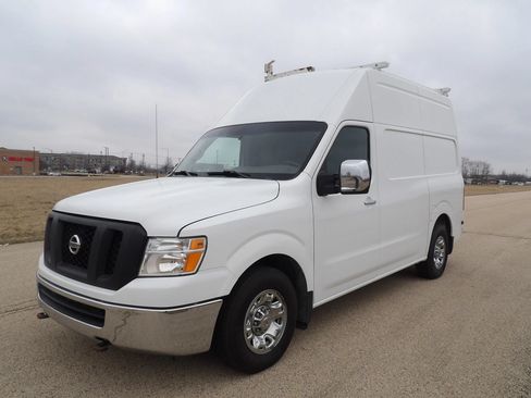 Used 2017 Nissan NV 3500 SL w/ Technology Package RWD image 4