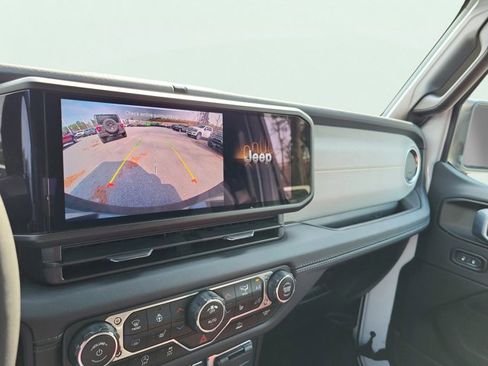 Used 2024 Jeep Wrangler Unlimited Sahara image 38