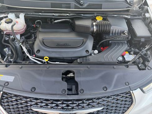 Used 2023 Chrysler Pacifica Limited image 22