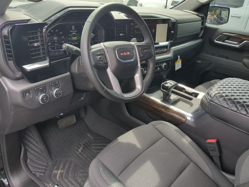 Used 2024 GMC Sierra 1500 Elevation w/ Preferred Package AWD/4WD image 17
