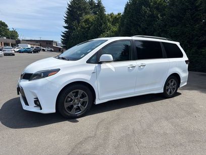 Used 2020 Toyota Sienna SE w/ SE Preferred Package