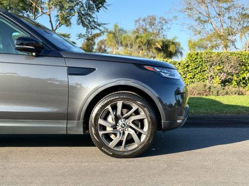 Used 2018 Land Rover Discovery HSE image 10